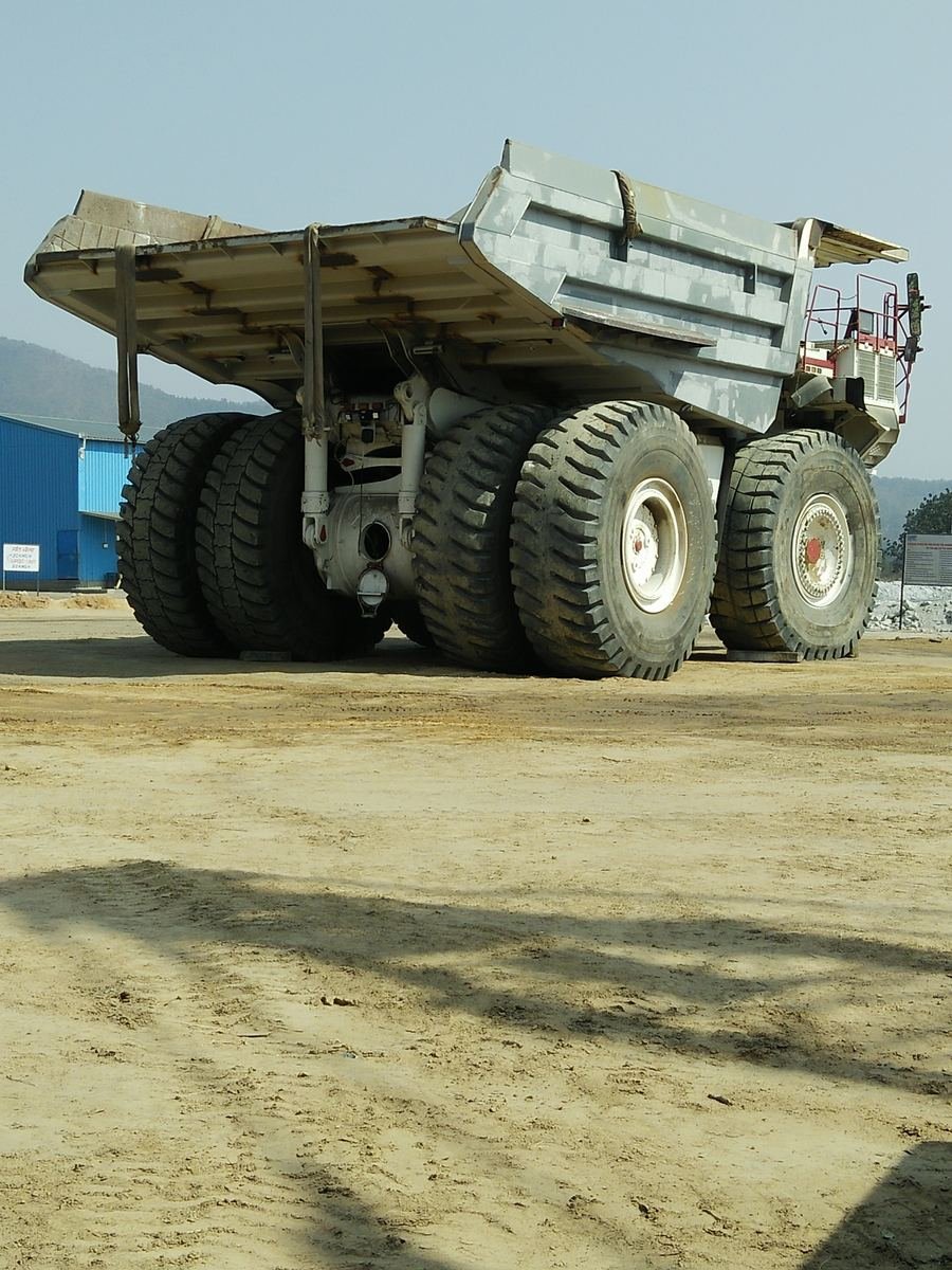 Heavy haul truck