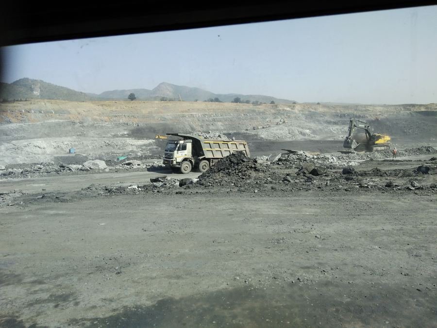 Dumper loading at the mine face