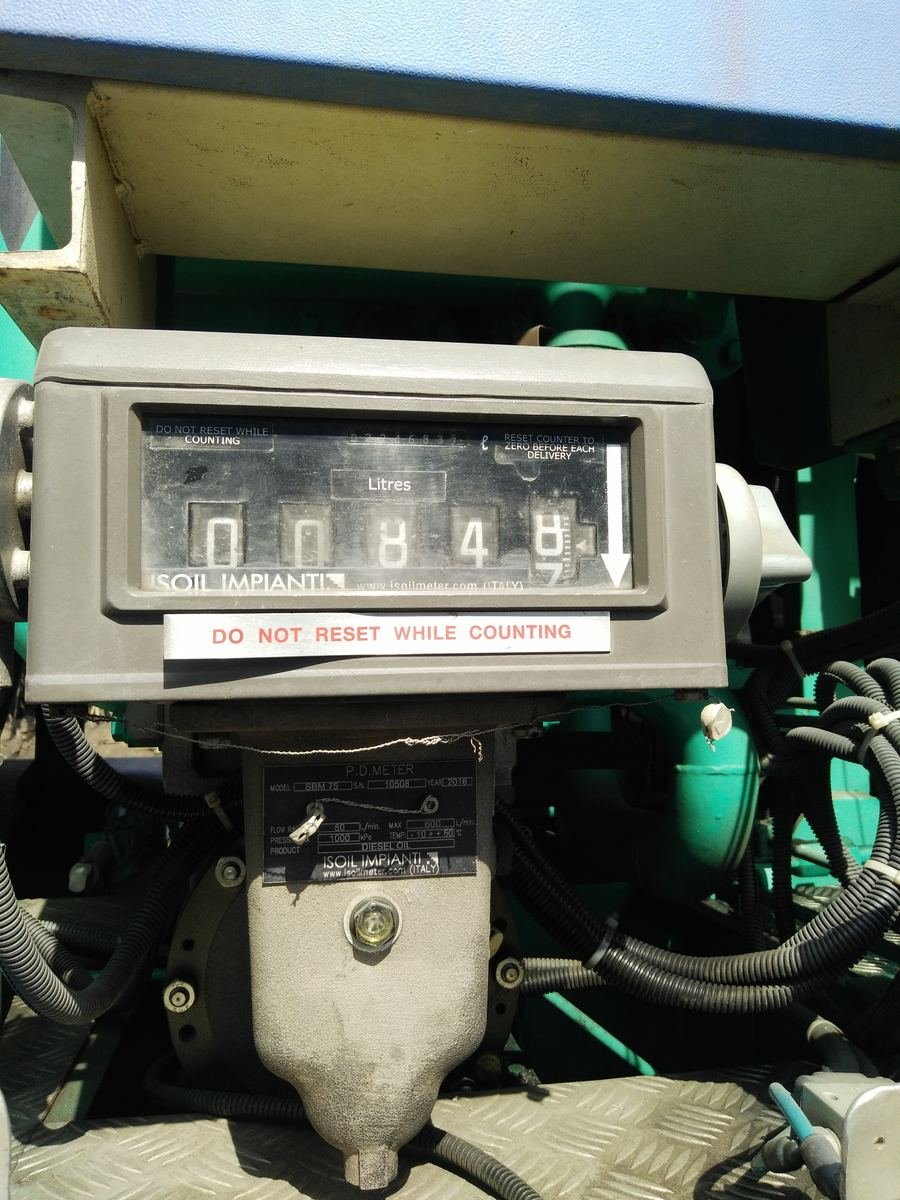 Fuel flow meter reading